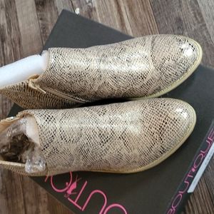 CORKYS Boutique Tan Snake Booties Sz 8